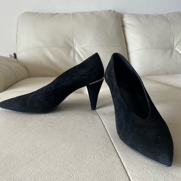 Michael Michael Kors 10M Black Suede Pointed Toe - Picture 1 of 4